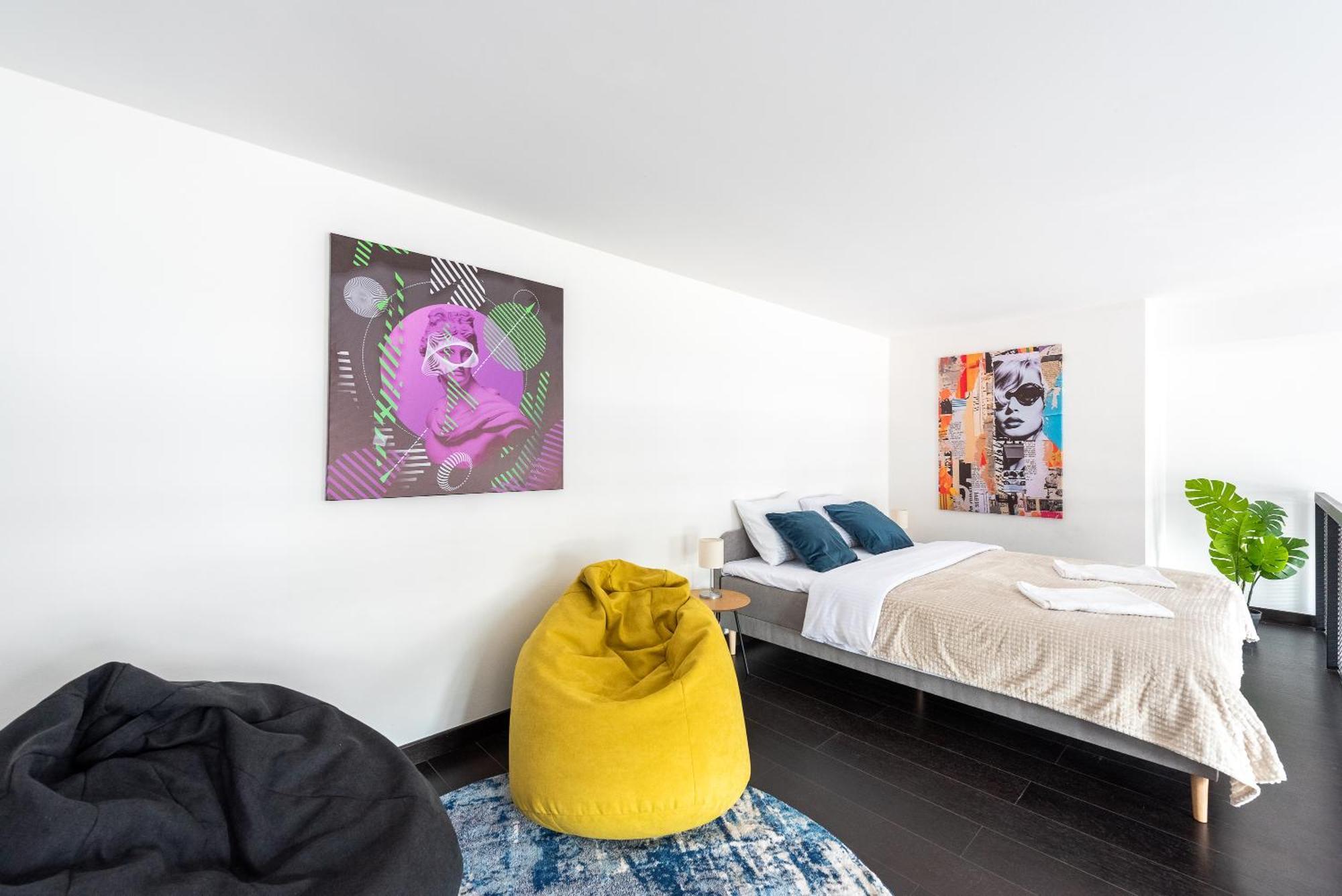 2-Level Apartments On Krizikova Near The Metro Prague Ngoại thất bức ảnh