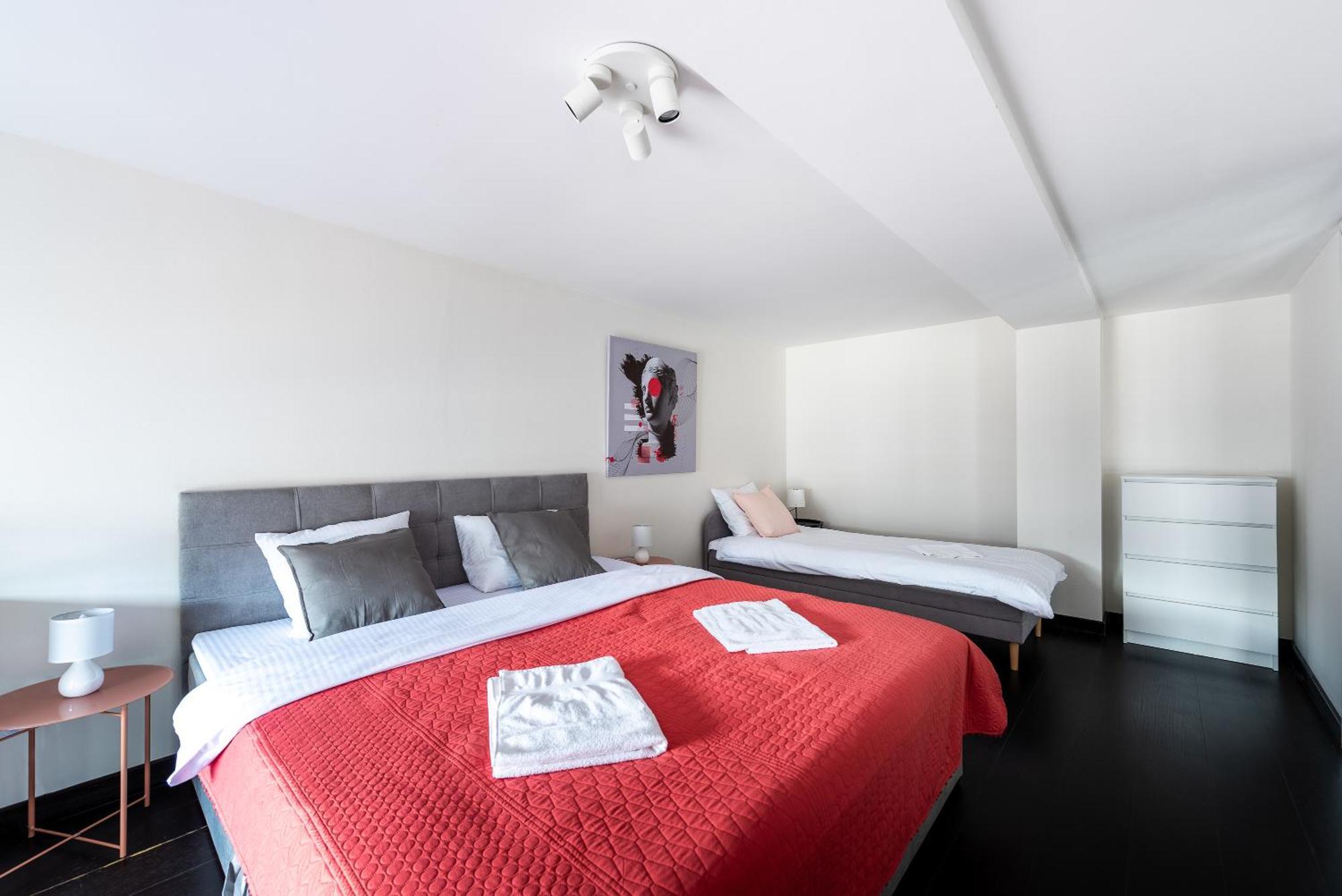 2-Level Apartments On Krizikova Near The Metro Prague Ngoại thất bức ảnh