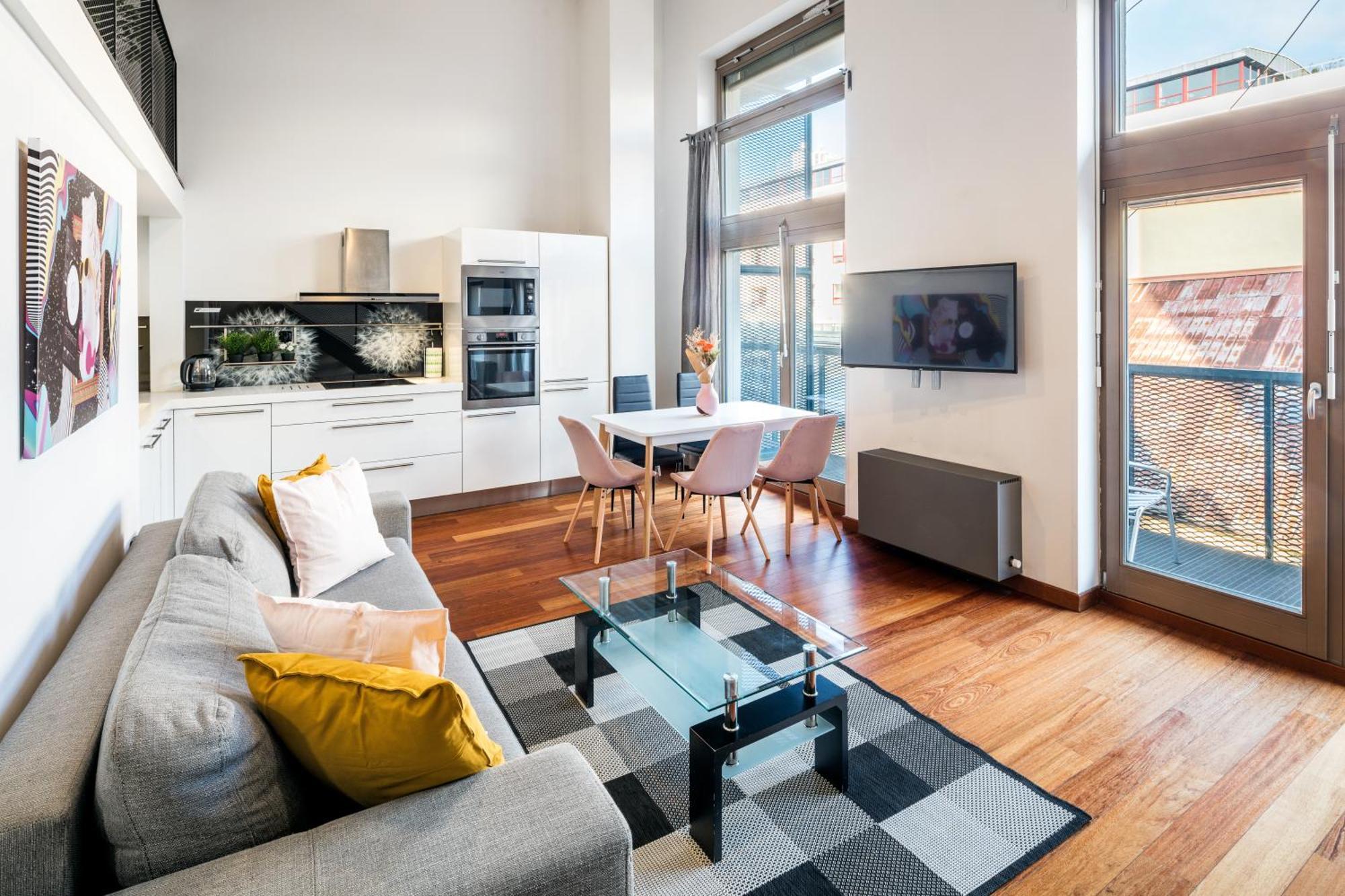 2-Level Apartments On Krizikova Near The Metro Prague Ngoại thất bức ảnh